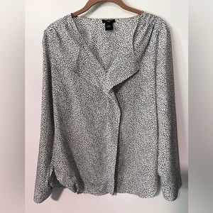 Ann Taylor White Black V-Neck Button Up Pockets Polka Dot Long Sleeve Top